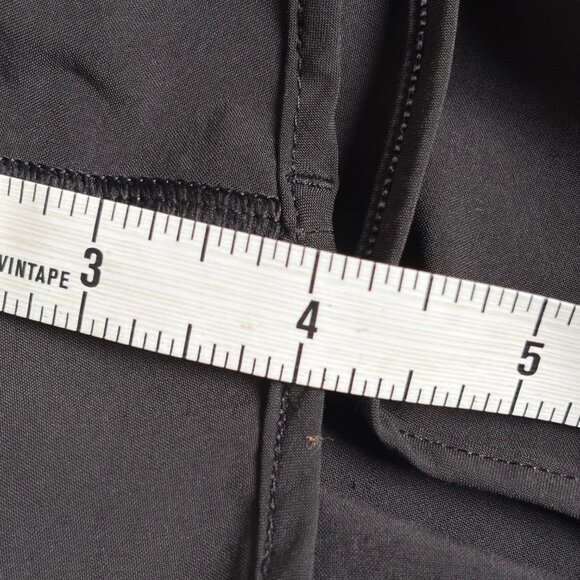 Lululemon Hotty Hot Short II *Long 4" (Black) - Size 8 - Picture 7 of 11